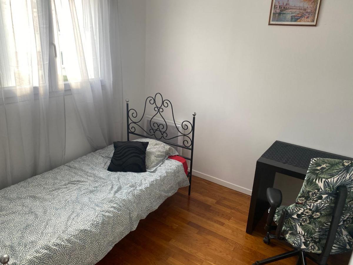 Bedroom In A House/ Chambre Dans Une Maison Epinay-sur-Orge Exterior photo