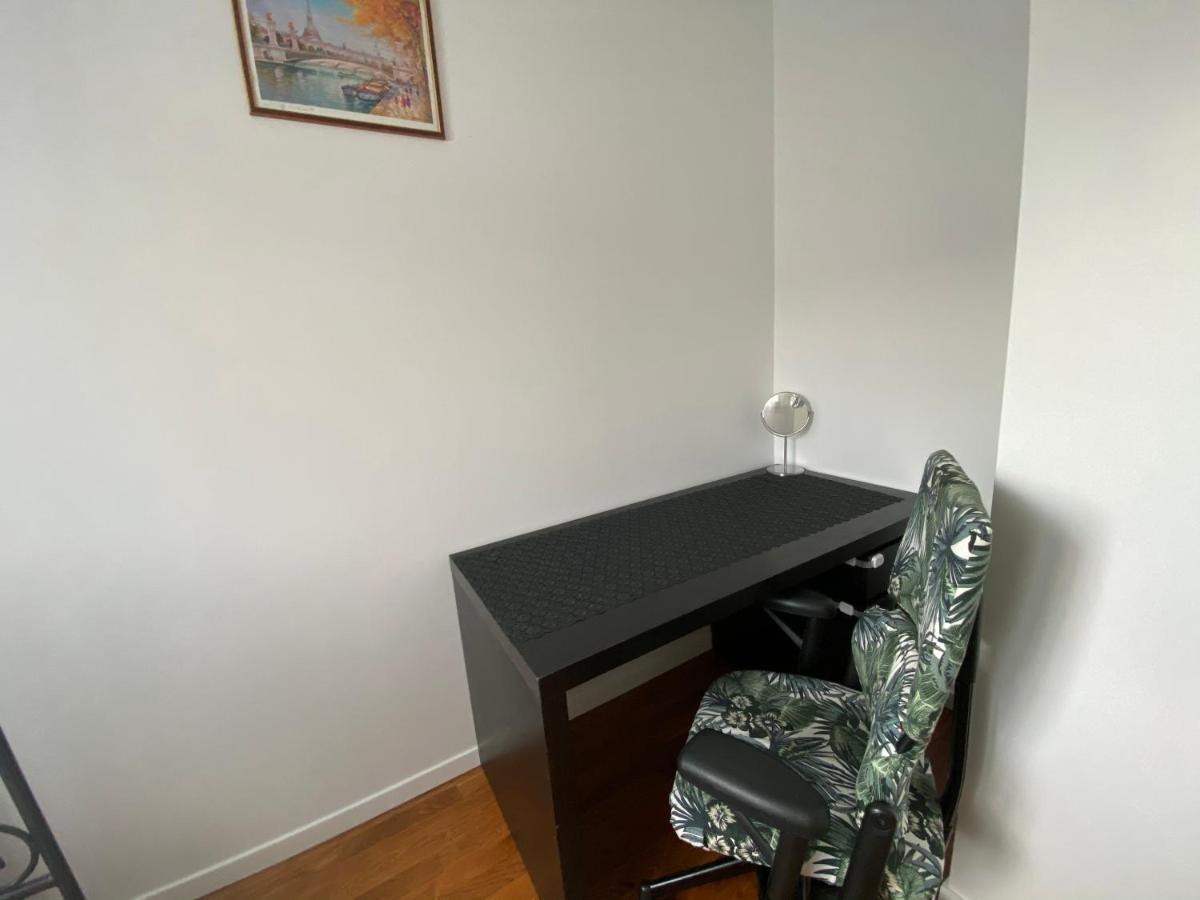 Bedroom In A House/ Chambre Dans Une Maison Epinay-sur-Orge Exterior photo
