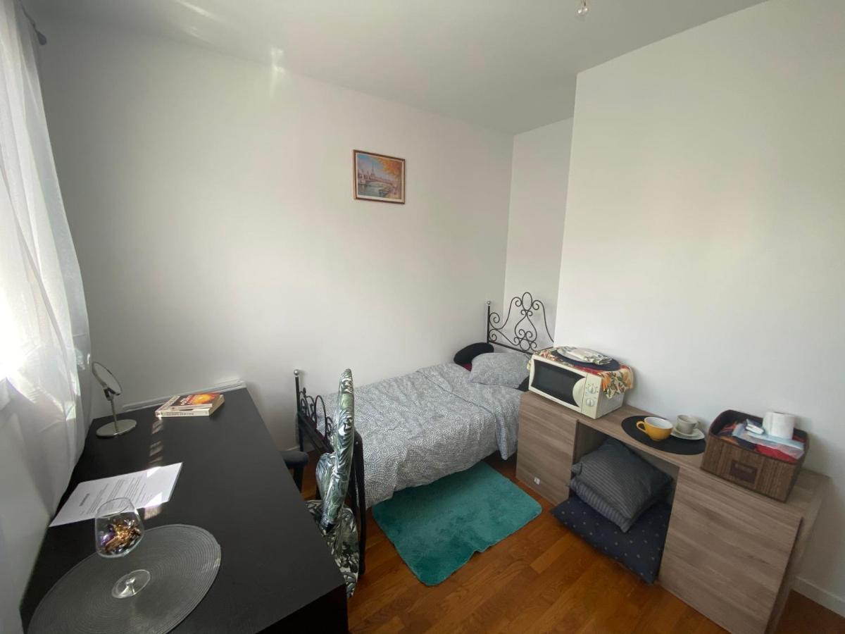 Bedroom In A House/ Chambre Dans Une Maison Epinay-sur-Orge Exterior photo
