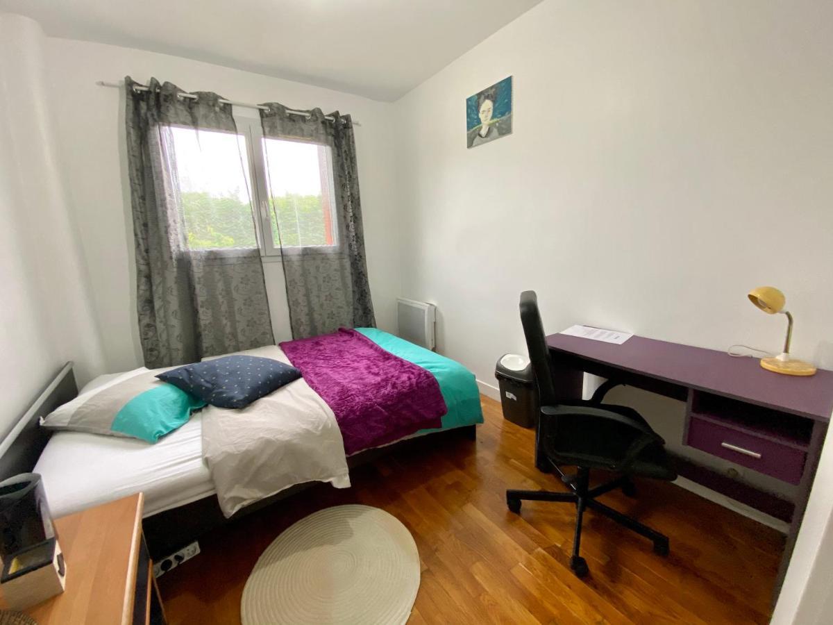 Bedroom In A House/ Chambre Dans Une Maison Epinay-sur-Orge Exterior photo
